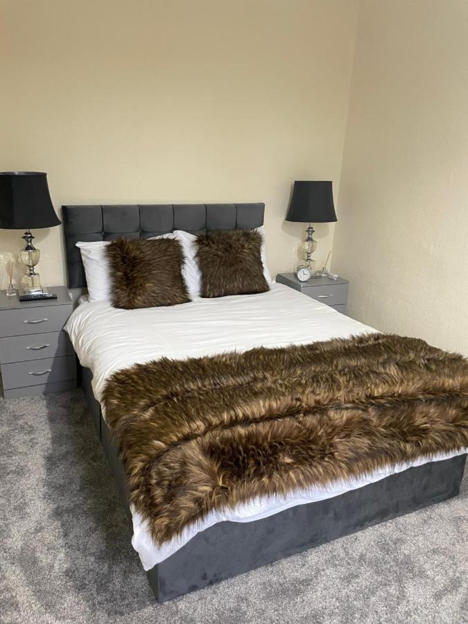 3 Bedrooms Comfortable Home With Jacuzzi Hot Tub Sleeps 10 Leicester Exteriér fotografie