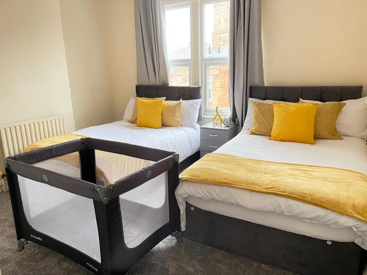 3 Bedrooms Comfortable Home With Jacuzzi Hot Tub Sleeps 10 Leicester Exteriér fotografie